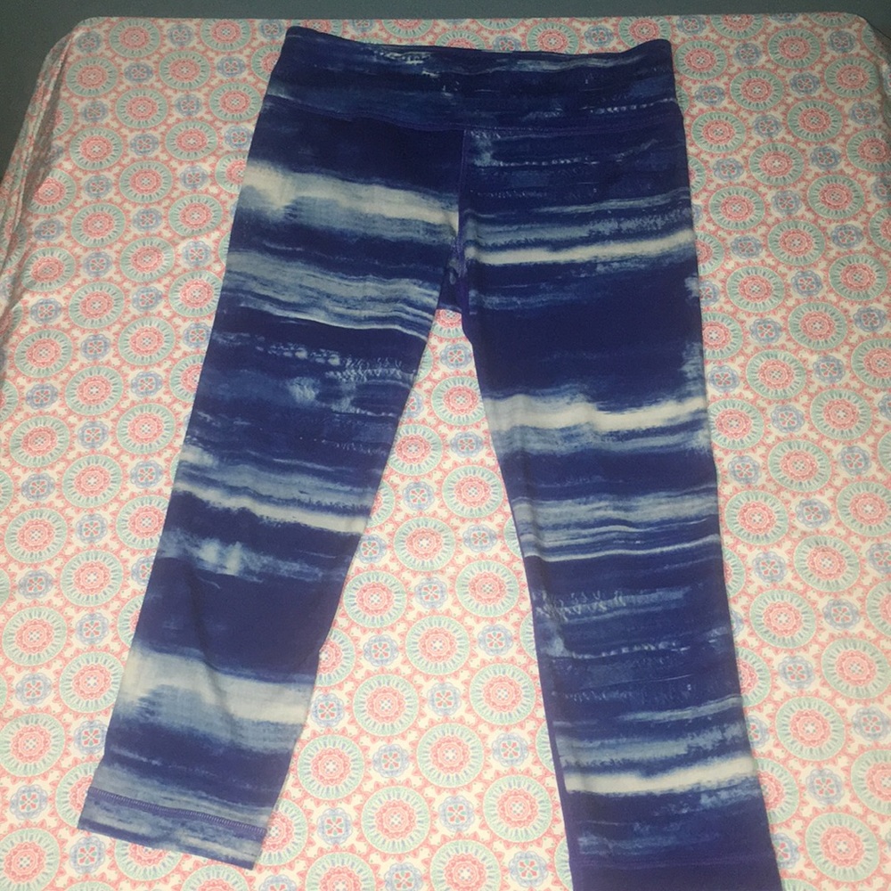 Blue patterned cropped leggings